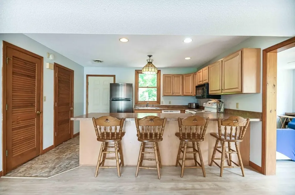 47 Beacon Street York ME 03909