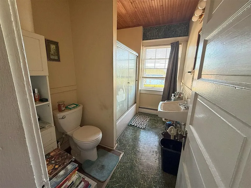 86 Strongs Avenue Rutland City VT 05701