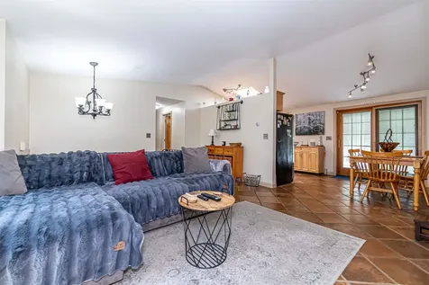 8 Phoenix Drive Kingston NH 03848