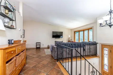 8 Phoenix Drive Kingston NH 03848