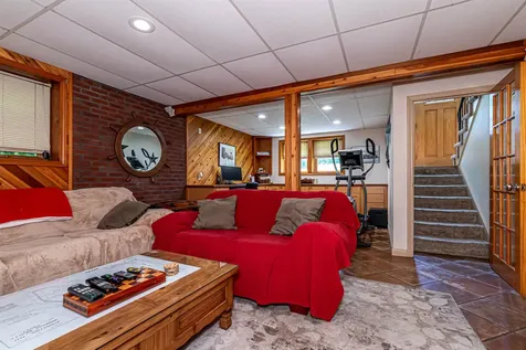 8 Phoenix Drive Kingston NH 03848