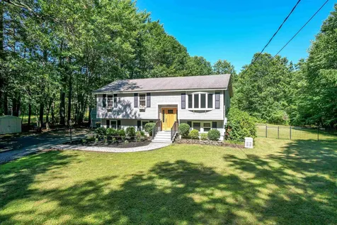 8 Phoenix Drive Kingston NH 03848