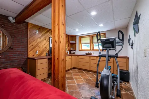 8 Phoenix Drive Kingston NH 03848