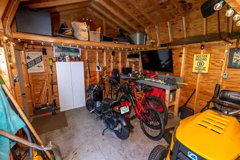 8 Phoenix Drive Kingston NH 03848
