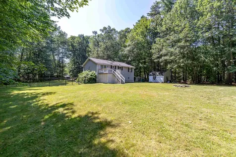 8 Phoenix Drive Kingston NH 03848