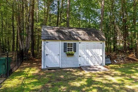 8 Phoenix Drive Kingston NH 03848