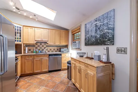 8 Phoenix Drive Kingston NH 03848