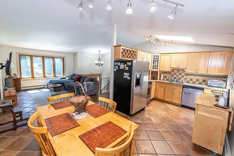 8 Phoenix Drive Kingston NH 03848