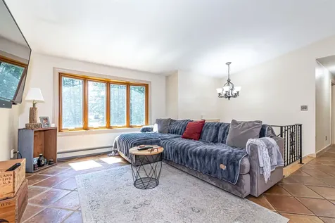8 Phoenix Drive Kingston NH 03848