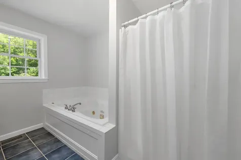 16 Shepherd Lane Epping NH 03042