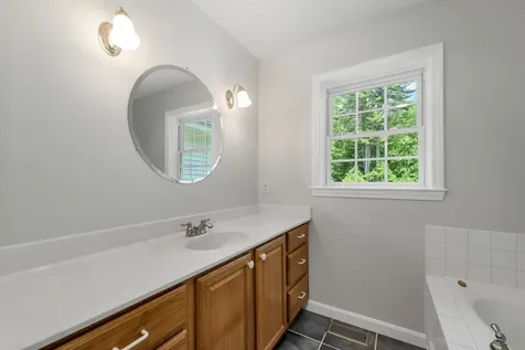 16 Shepherd Lane Epping NH 03042