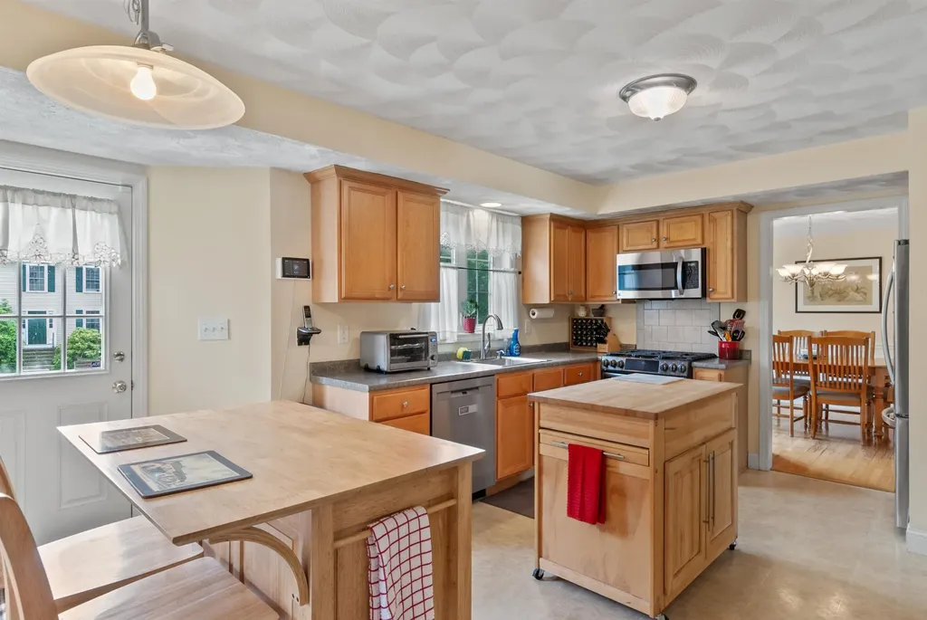 12 Cassily Lane Dover NH 03820