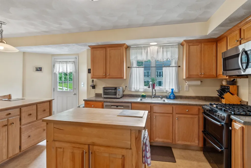 12 Cassily Lane Dover NH 03820