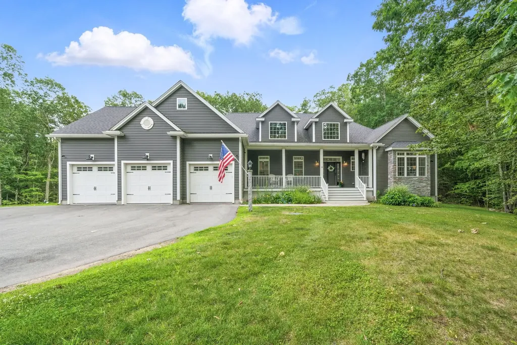 39 Parkside Drive Pelham NH 03076