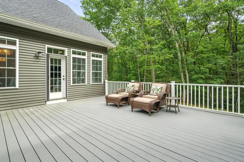 39 Parkside Drive Pelham NH 03076