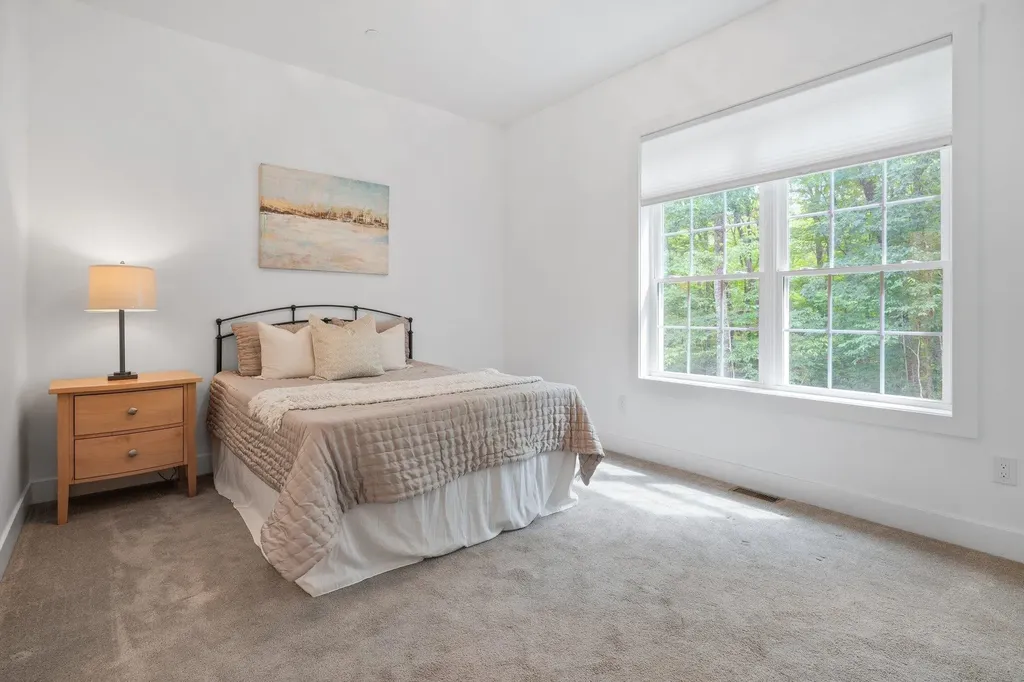 39 Parkside Drive Pelham NH 03076
