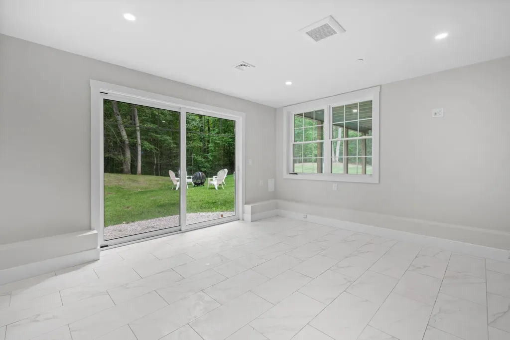 39 Parkside Drive Pelham NH 03076