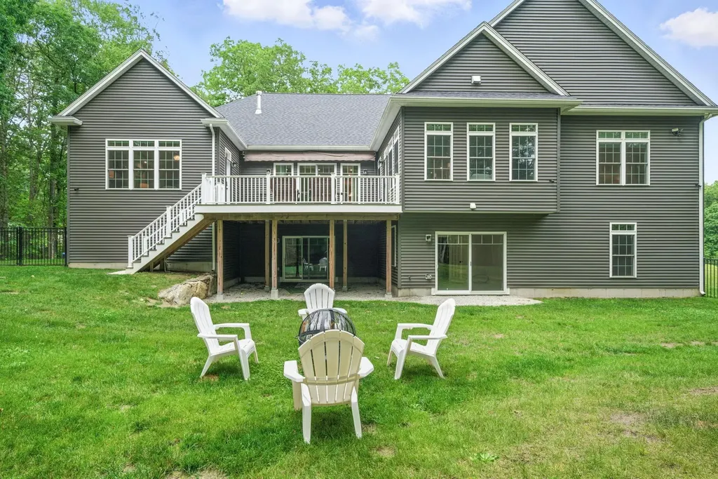 39 Parkside Drive Pelham NH 03076