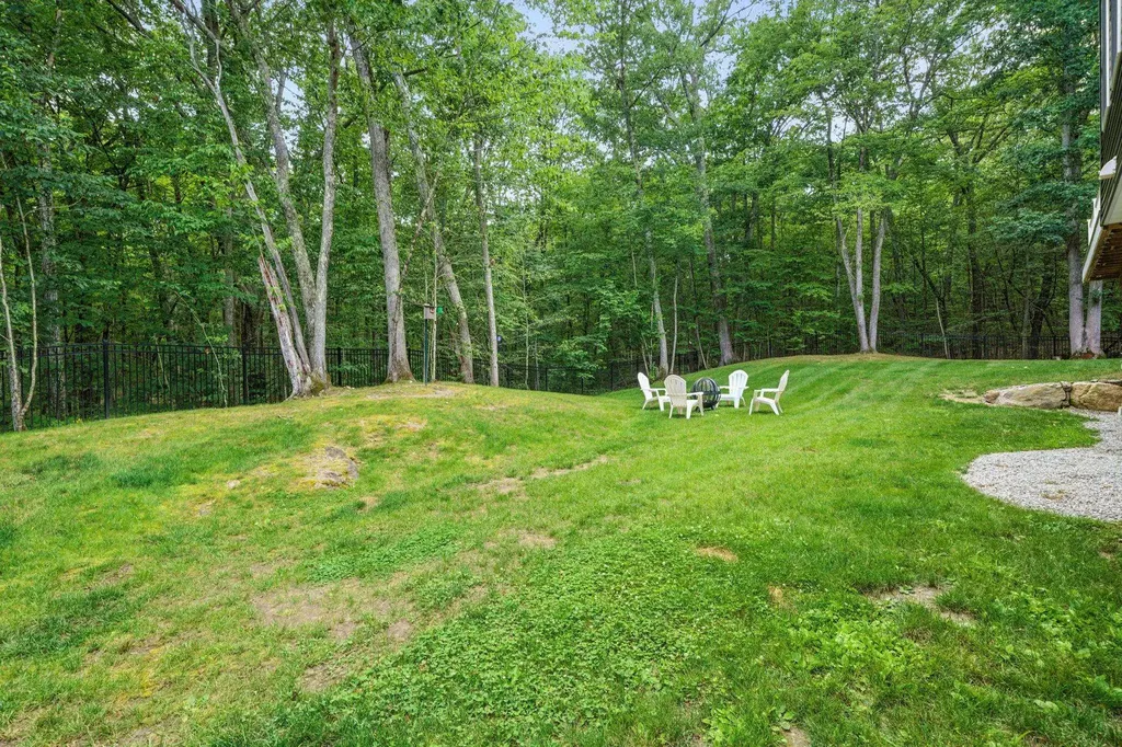 39 Parkside Drive Pelham NH 03076