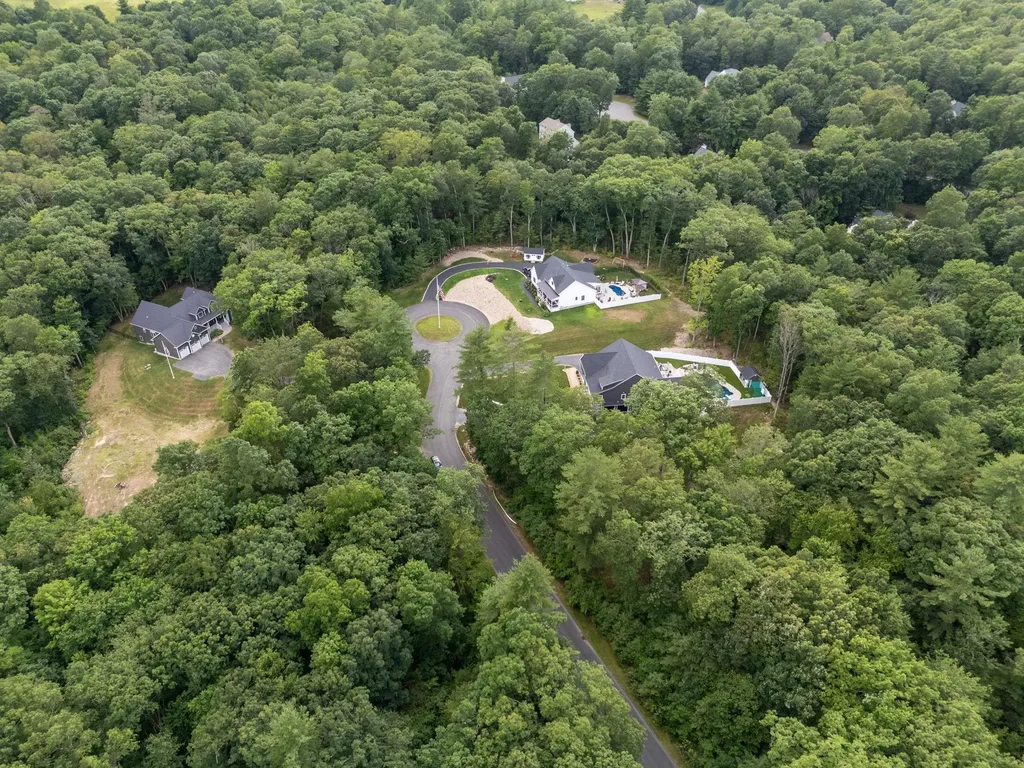 39 Parkside Drive Pelham NH 03076