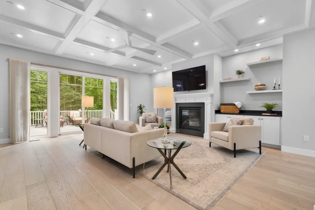 39 Parkside Drive Pelham NH 03076