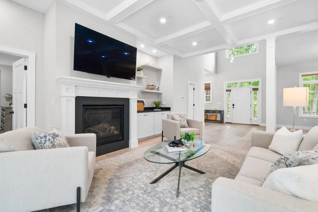 39 Parkside Drive Pelham NH 03076