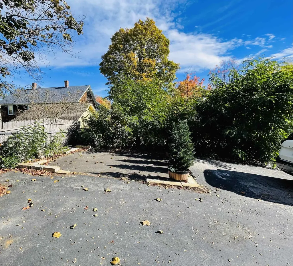 17 Arch Street Laconia NH 03246