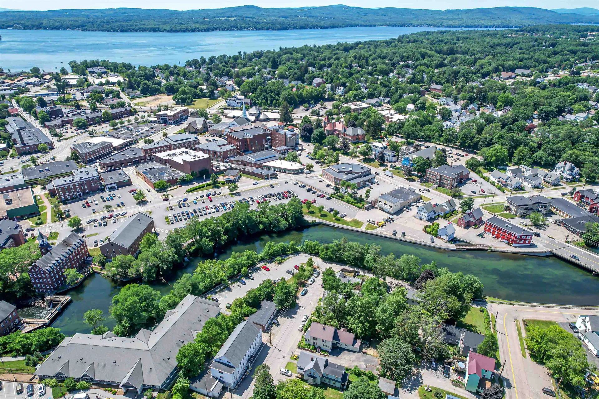 17 Arch Street Laconia NH 03246