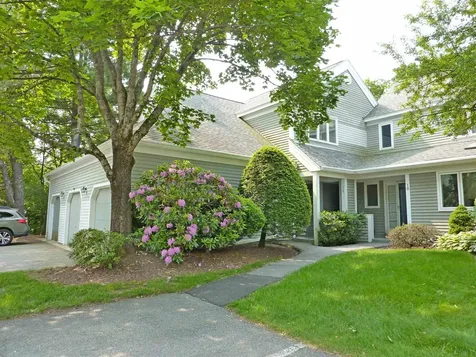 16 Laurel Court Nashua NH 03062