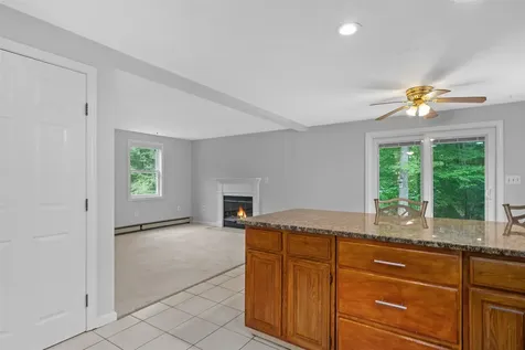 8 Oak Hill Lane Exeter NH 03833