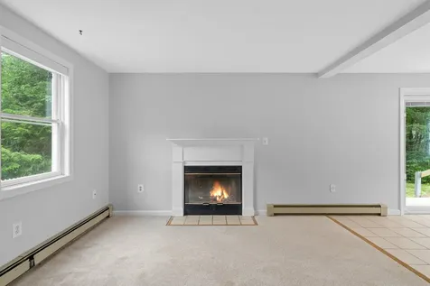 8 Oak Hill Lane Exeter NH 03833