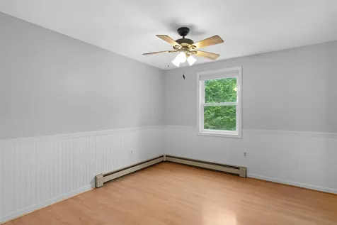 8 Oak Hill Lane Exeter NH 03833