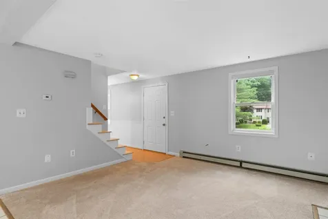 8 Oak Hill Lane Exeter NH 03833