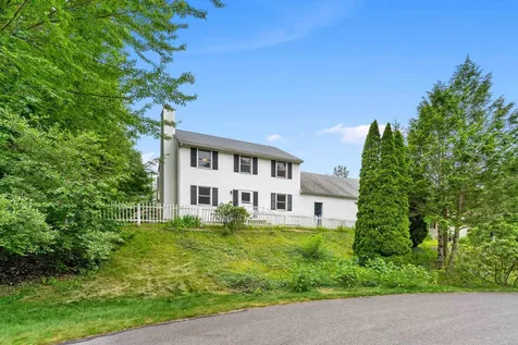 8 Oak Hill Lane Exeter NH 03833