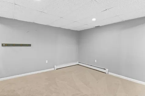 8 Oak Hill Lane Exeter NH 03833