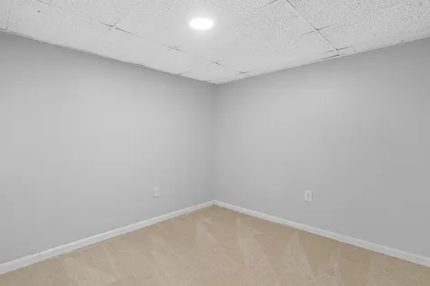 8 Oak Hill Lane Exeter NH 03833