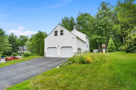 8 Oak Hill Lane Exeter NH 03833