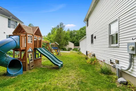 8 Oak Hill Lane Exeter NH 03833