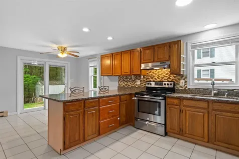 8 Oak Hill Lane Exeter NH 03833