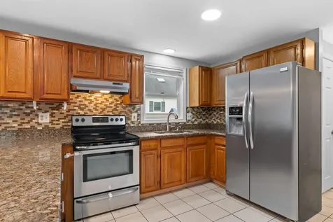 8 Oak Hill Lane Exeter NH 03833