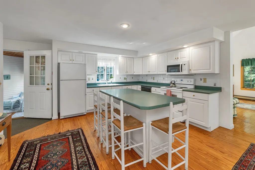 28 Spruce Road Wolfeboro NH 03894