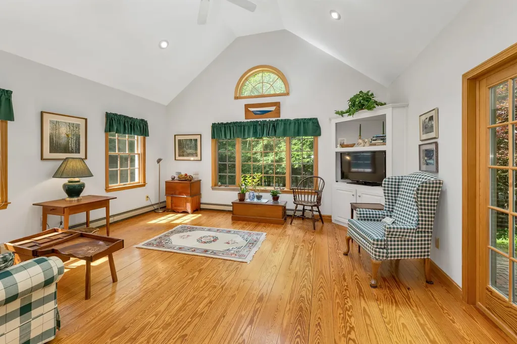 28 Spruce Road Wolfeboro NH 03894