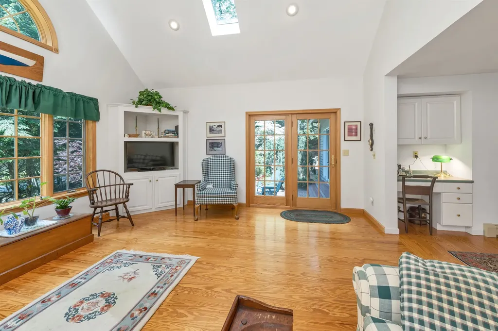 28 Spruce Road Wolfeboro NH 03894