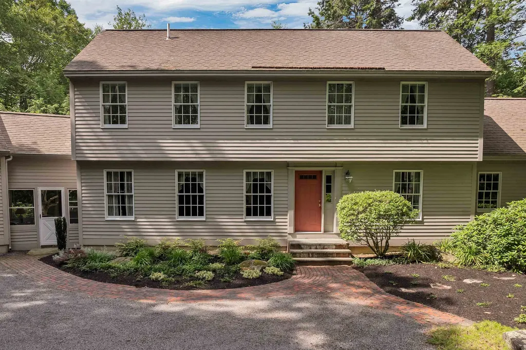 28 Spruce Road Wolfeboro NH 03894