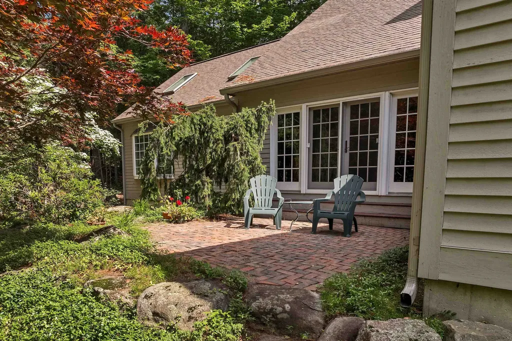 28 Spruce Road Wolfeboro NH 03894