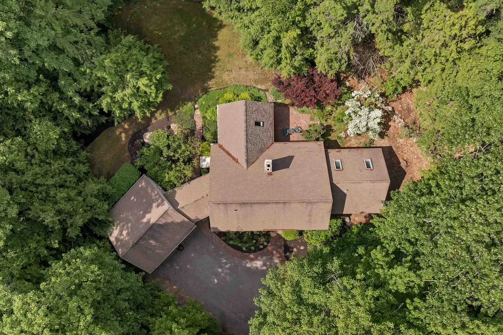 28 Spruce Road Wolfeboro NH 03894