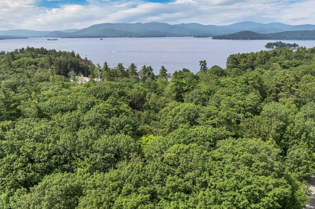 28 Spruce Road Wolfeboro NH 03894