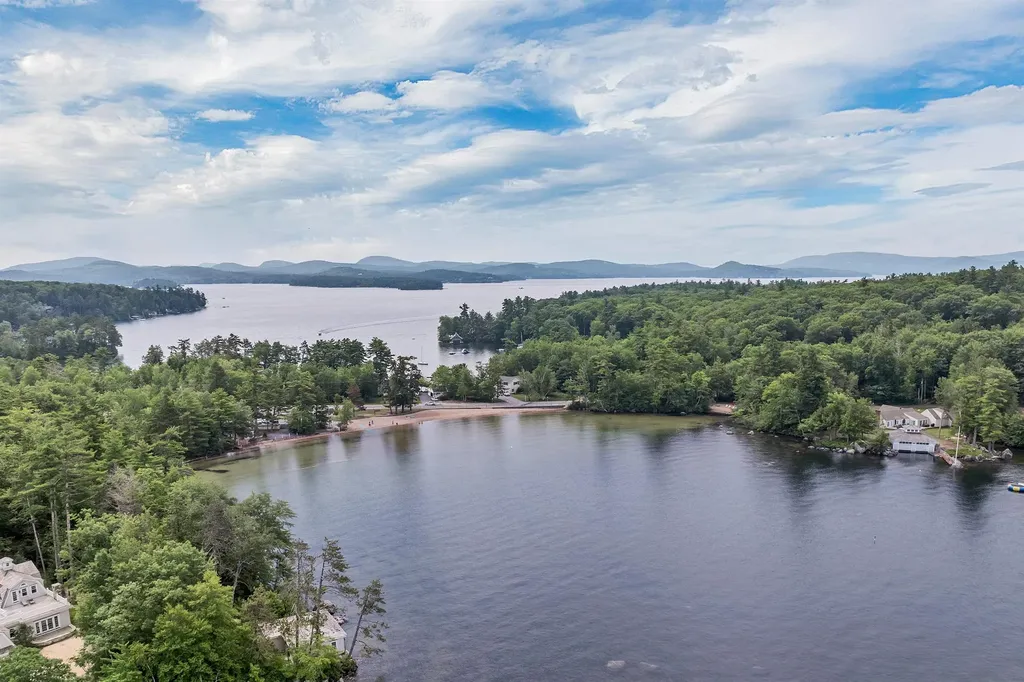 28 Spruce Road Wolfeboro NH 03894