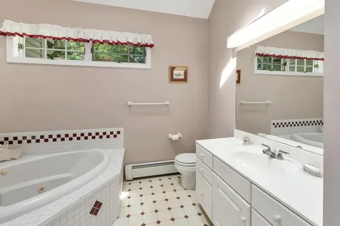 28 Spruce Road Wolfeboro NH 03894