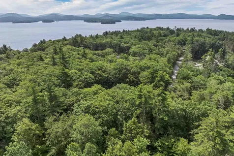 28 Spruce Road Wolfeboro NH 03894